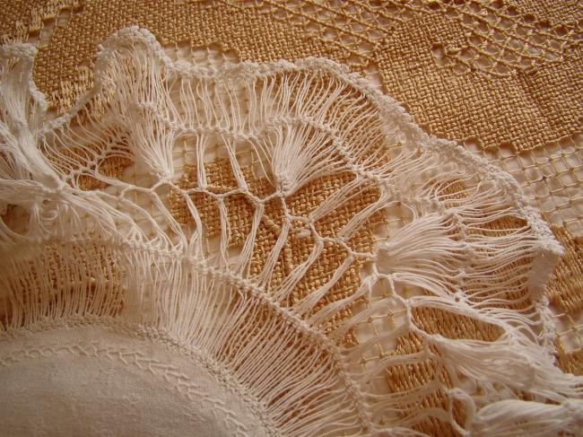 Gorgeous edwardian hairpin lace doily 1900