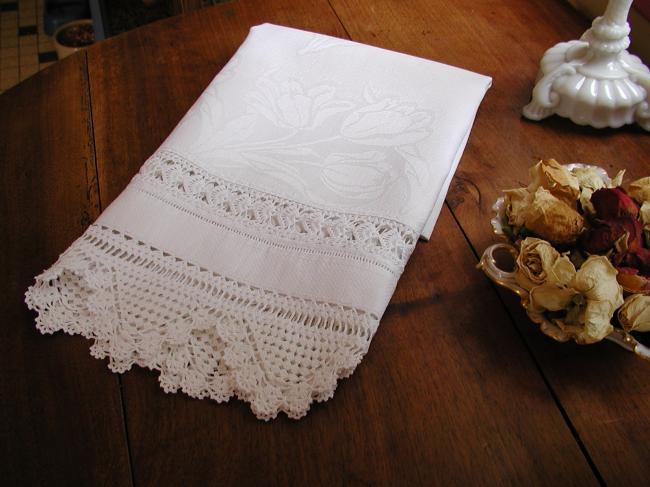 Wonderful vintage Bath towel with damask and crochet lace