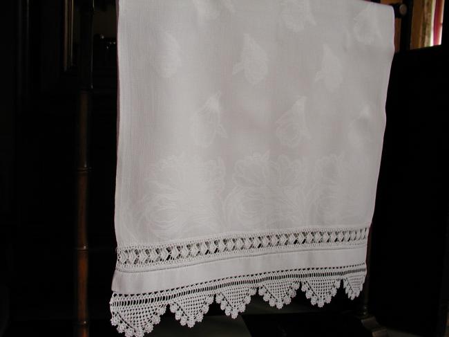 Wonderful vintage Bath towel with damask and crochet lace