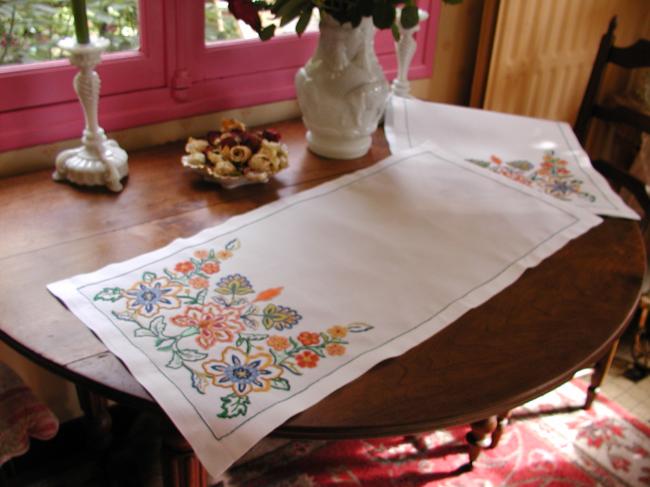 Two superb pannels with Jacobean hand-embroidered flowers