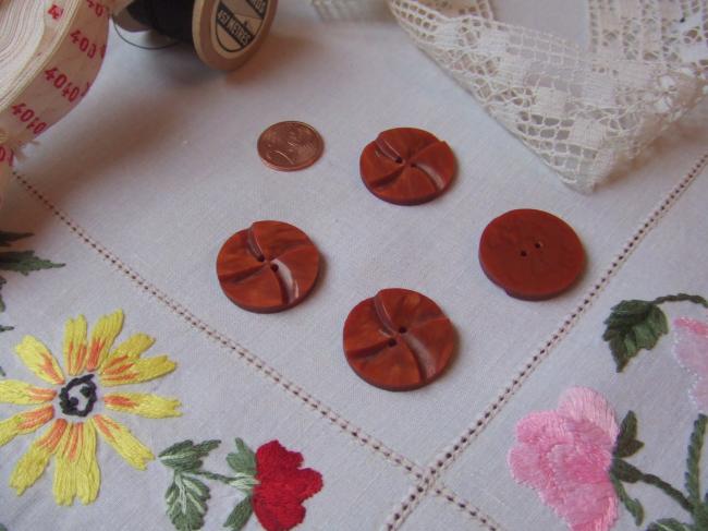 Adorable série de 4 gros boutons en galalithe rouille marbré motif rosace