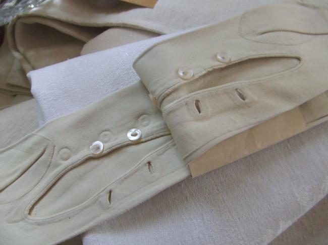 Superb pair of long lady gloves in suede skin leather 1900