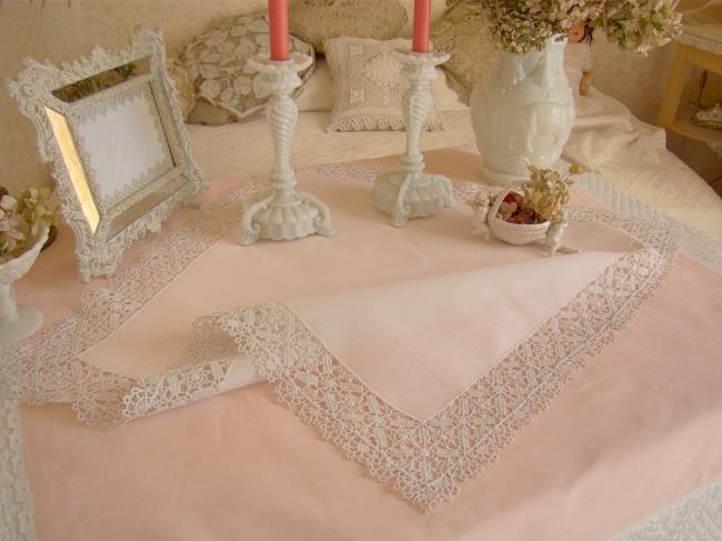 Linge ancien : Superbe nappe en linon de lin avec superbe dentelle de Venise