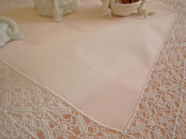 Linge ancien : Superbe nappe en linon de lin avec superbe dentelle de Venise