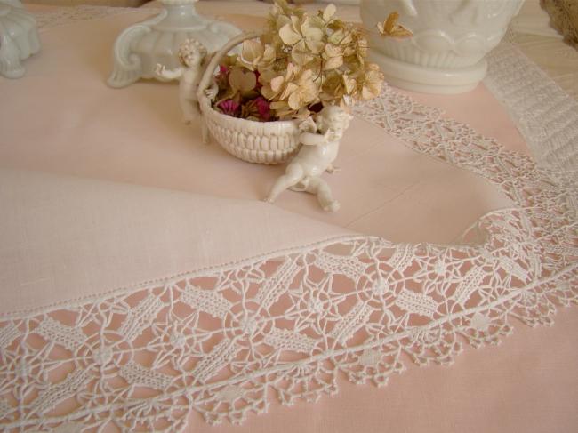 Linge ancien : Superbe nappe en linon de lin avec superbe dentelle de Venise