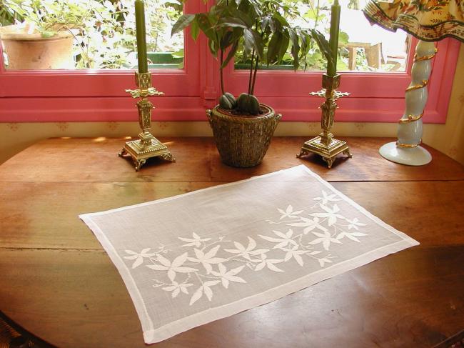 Superb small table top in cotton veil, with back appliqués of flowers 1900