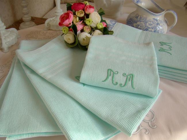 Belles serviettes en nid d'abeille avec monogramme MM, couleur vert d'eau