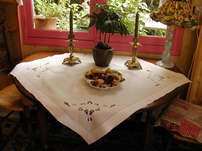 Very sweet tablecloth in fine linen with openwork sunflowers