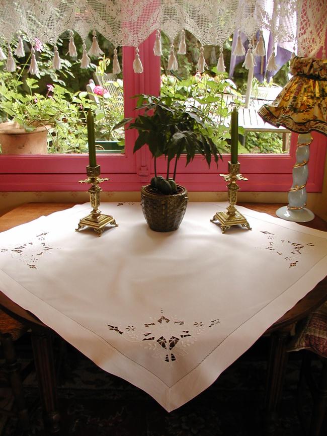 Very sweet tablecloth in fine linen with openwork sunflowers