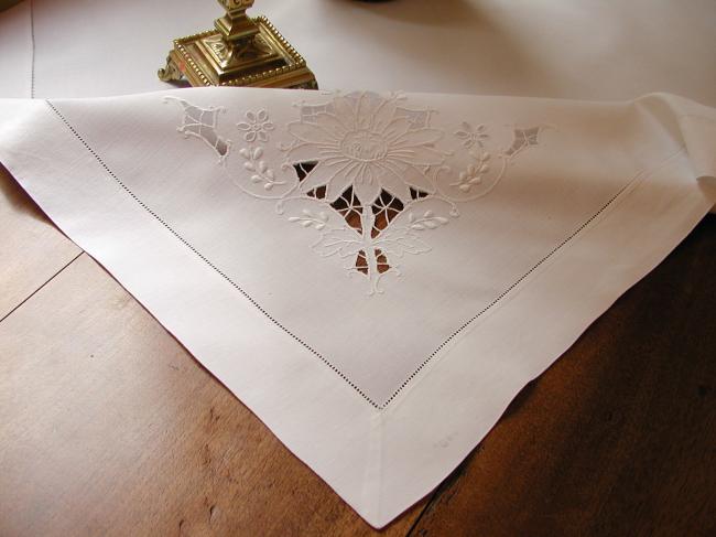 Very sweet tablecloth in fine linen with openwork sunflowers