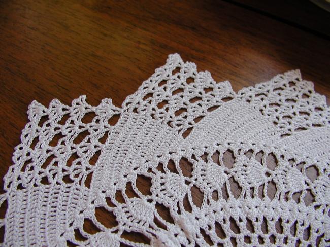 Lovely border for star shape doily in crochet lace