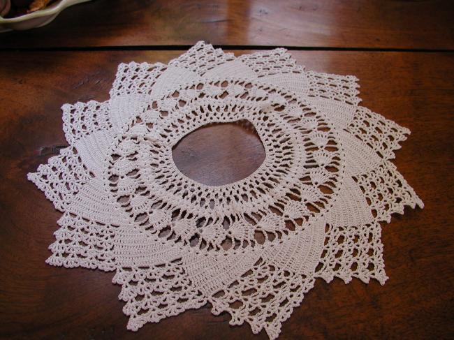 Lovely border for star shape doily in crochet lace