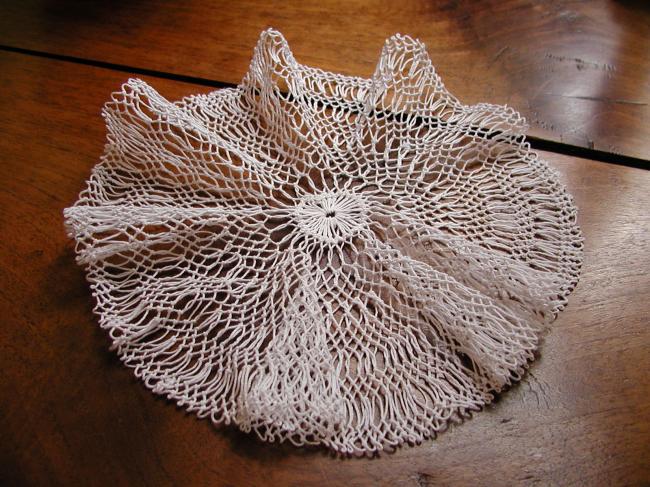 Adorable hairpin lace round doily