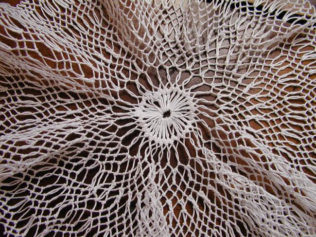 Adorable hairpin lace round doily