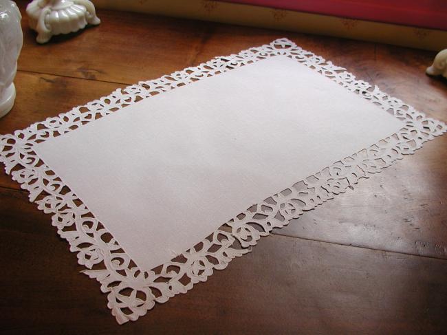 Sweet small tray cloth with Colbert hand-embroidery