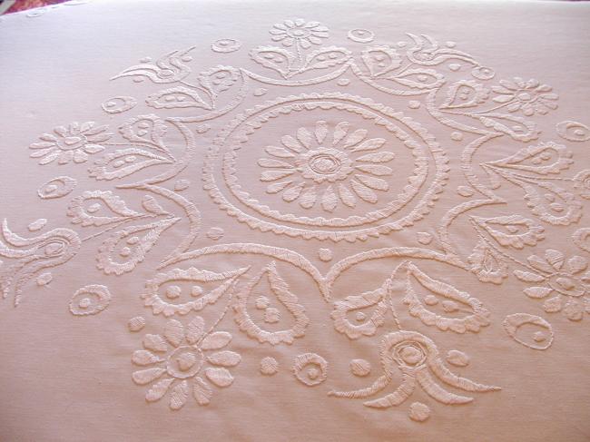 Somptuous large tablecloth with superb Mountmellick embroidery 1900