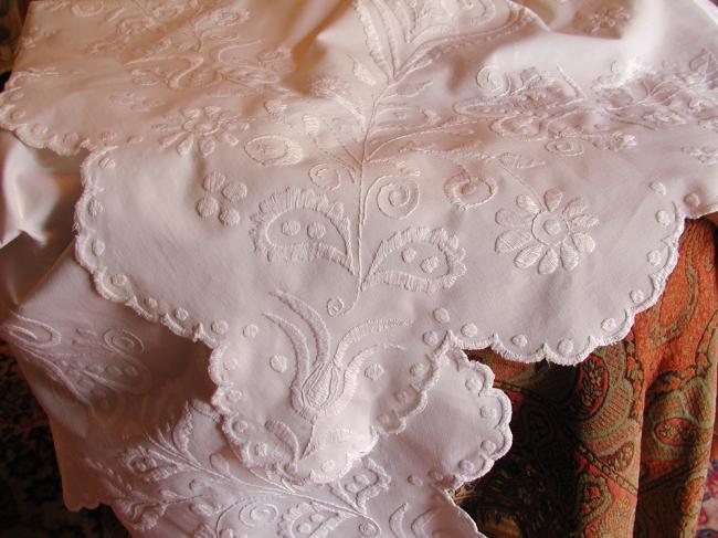 Somptuous large tablecloth with superb Mountmellick embroidery 1900