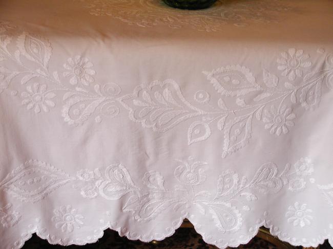 Somptuous large tablecloth with superb Mountmellick embroidery 1900