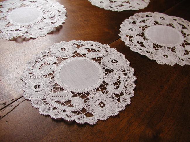 Stunning Duchesse lace service of 6 coasters, made with bobbin