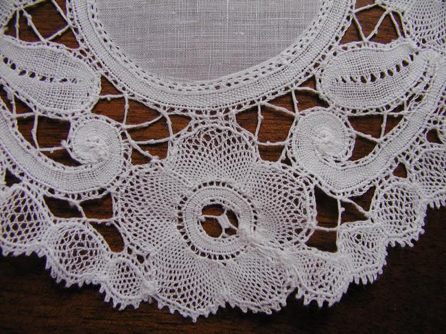 Stunning Duchesse lace service of 6 coasters, made with bobbin