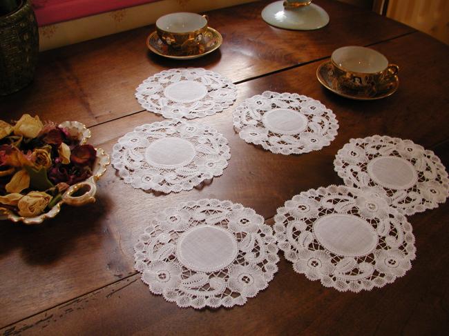 Stunning Duchesse lace service of 6 coasters, made with bobbin