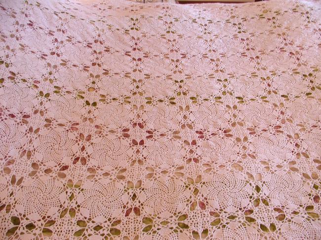 Lovely hand-made bedspread in pure white cotton crochet lace