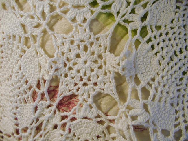 Lovely hand-made bedspread in pure white cotton crochet lace