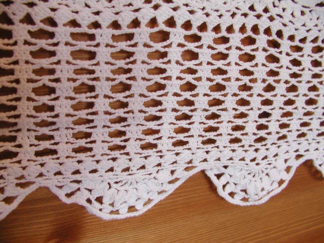 Lovely hand-made bedspread in pure white cotton crochet lace