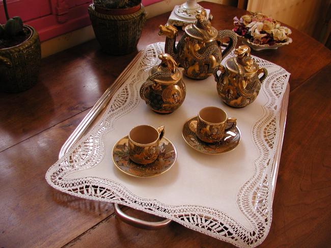 Marvellous tray cloth in linen with superb bobbin Cluny lace