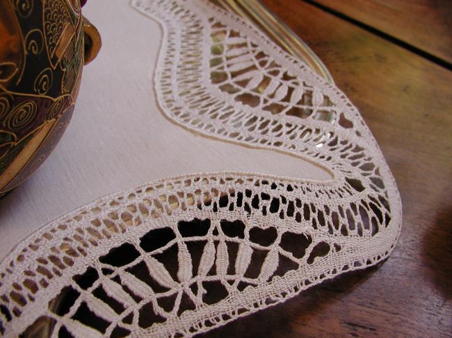 Marvellous tray cloth in linen with superb bobbin Cluny lace