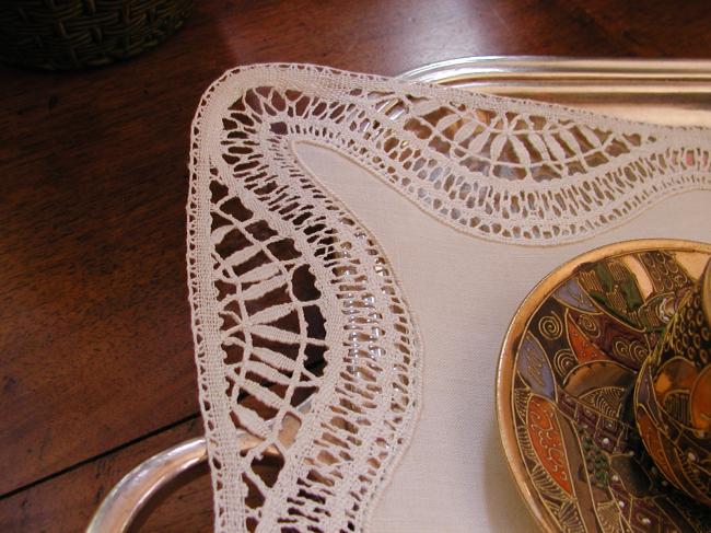 Marvellous tray cloth in linen with superb bobbin Cluny lace