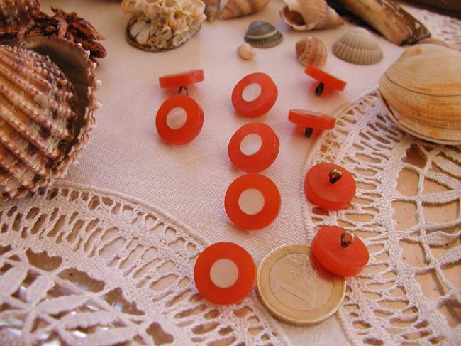 Superbes boutons en bakélite orange avec coeur de nacre incrusté 1920