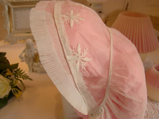 Superbe coiffe ancienne de Tourangelle en tulle brodé de fleurs, vers 1880