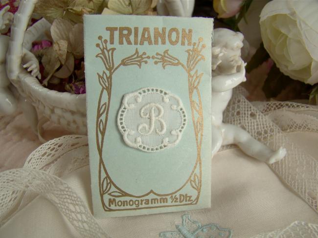 Adorable monogramme B dans un cartouche ajouré de fine batiste 1900-20