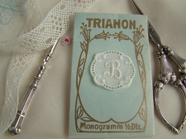 Adorable monogramme B dans un cartouche ajouré de fine batiste 1900-20