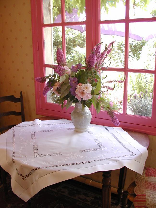 Wonderful tablecloth in batiste of linen with white and drawn thread works 1890