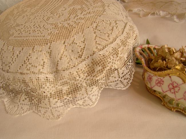 Lovely top of cushion in embroidered net 1900