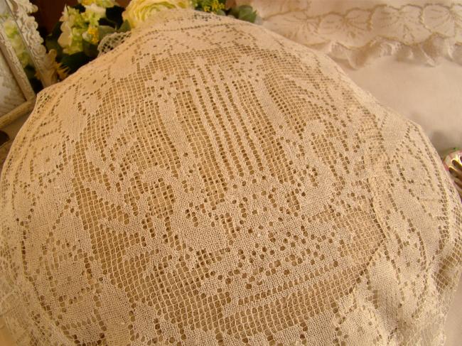 Lovely top of cushion in embroidered net 1900