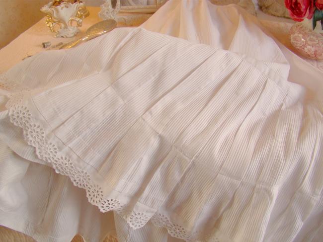 Joli jupon plissé en piqué de coton, avec dentelle en broderie anglaise 1900