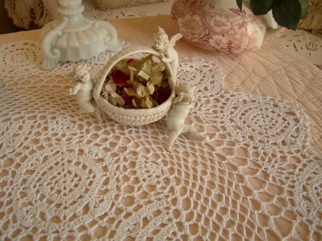 Linge ancien: Grand centre de table rond en dentelle de crochet, grande rosace