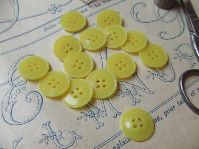 Lot de 14 boutons en celluloid jaune à 4 trous en 18mm de diamètre