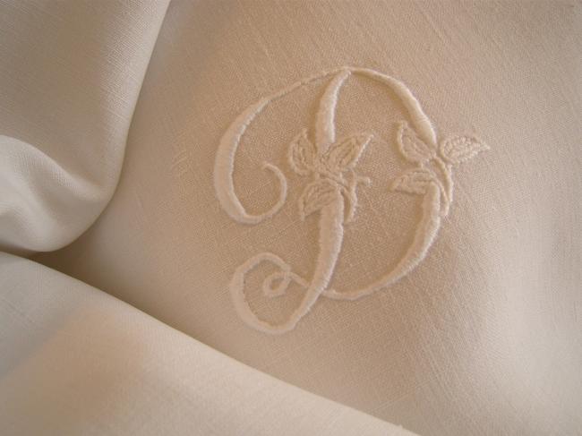 Superbe grand drap en pur fil brodé d'un monogramme DD & rivière ajourée