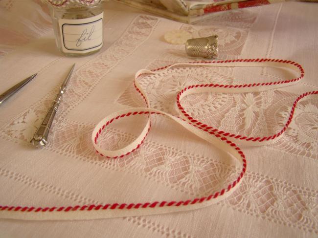 Lovely old little cotton piping braid with twist red and white, width 5 mm