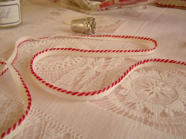 Lovely old little cotton piping braid with twist red and white, width 5 mm