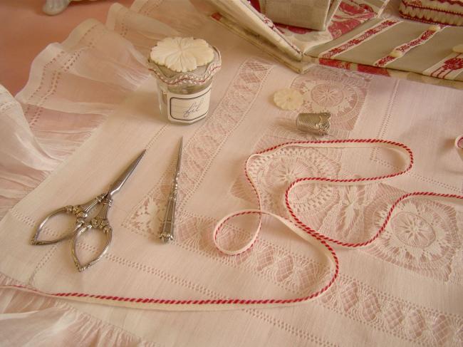 Lovely old little cotton piping braid with twist red and white, width 5 mm