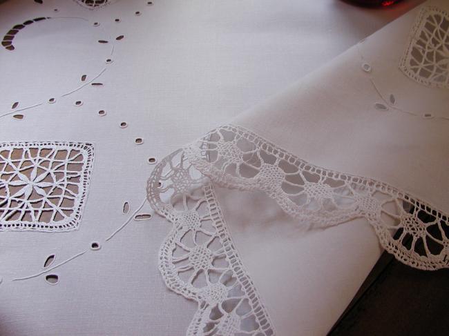 Gorgeous tablecloth in Richelieu openwork with inserts of Cluny bobbin lace 1900