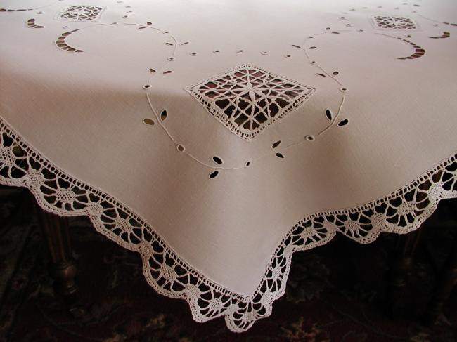 Gorgeous tablecloth in Richelieu openwork with inserts of Cluny bobbin lace 1900