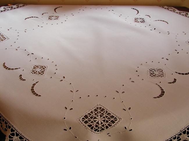 Gorgeous tablecloth in Richelieu openwork with inserts of Cluny bobbin lace 1900