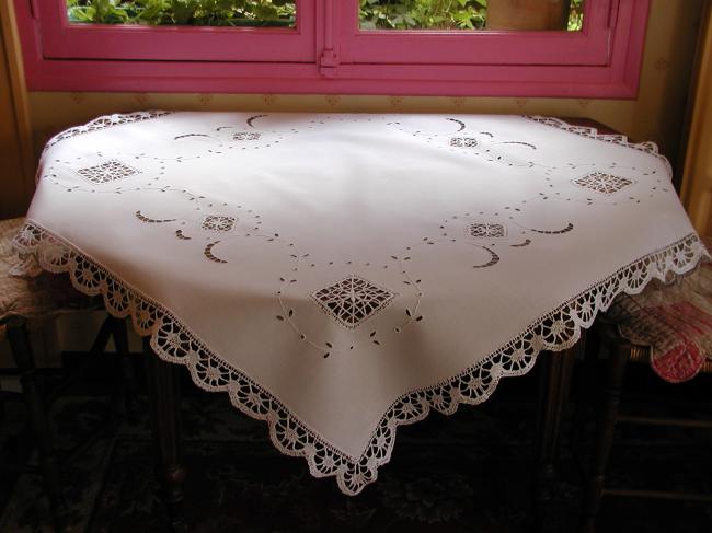 Gorgeous tablecloth in Richelieu openwork with inserts of Cluny bobbin lace 1900