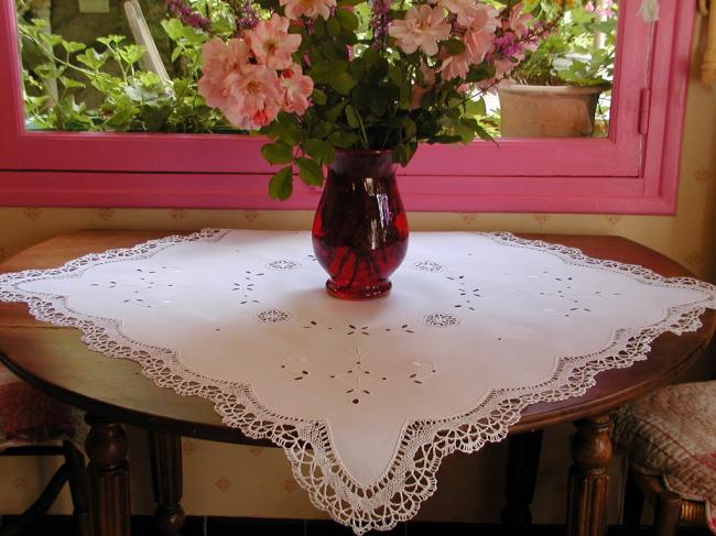 Superb tablecloth with Colbert openwork and Cluny lace inserts 1900